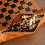 Tablero de ajedrez portátil personalizado de cuero PU con piezas de ajedrez de madera maciza y texto regalo de cumpleaños para amantes y jugadores