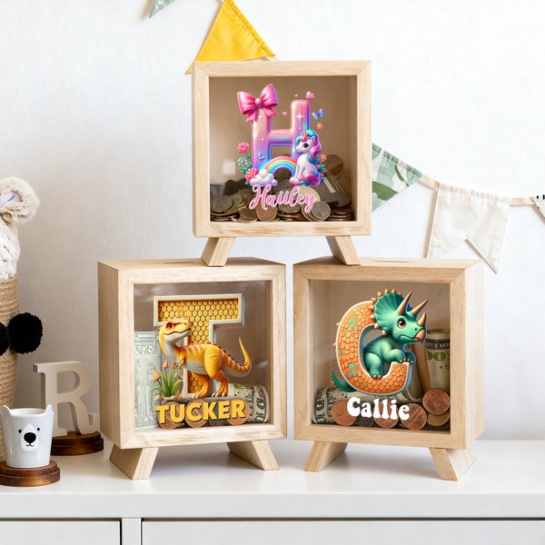 Spersonalizowana drewniana skarbonka z imieniem i nazwiskiem dla chłopców, dziewczynek i jednorożców z serii Cute Dinosaur Fantasy