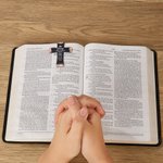 Marque-page magnétique Croix florale de la Bible personnalisée avec nom Lecture quotidienne Chrétiens Cadeau de Noël pour l'étude de la Bible Femmes