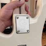 Spersonalizowane grawerowane logo Płytka na szyjkę gitary Akcesorium gitarowe do codziennego użytku Prezent urodzinowy dla gitarzysty Konstruktor gitar