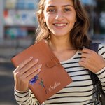 Personalizzato nascita nome fiore Pelle PU A5 Notebook Cover con tasca portaoggetti Viaggio Essentials Regalo di compleanno per la famiglia amici