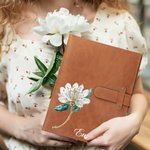 Personalizzato nascita nome fiore Pelle PU A5 Notebook Cover con tasca portaoggetti Viaggio Essentials Regalo di compleanno per la famiglia amici