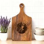 Tabla para cortar embutidos de madera con asa y nombre personalizada y grabada con foto Decoración para el hogar Made in USA Cumpleaños Regalo de boda para la familia