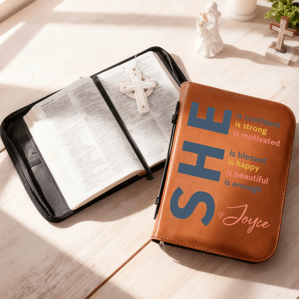 Personalizzato Lei è Versetti della Bibbia Multicolore Copertina del libro in pelle PU con nome Natale Compleanno Battesimo Regalo per amici famiglia cristiana