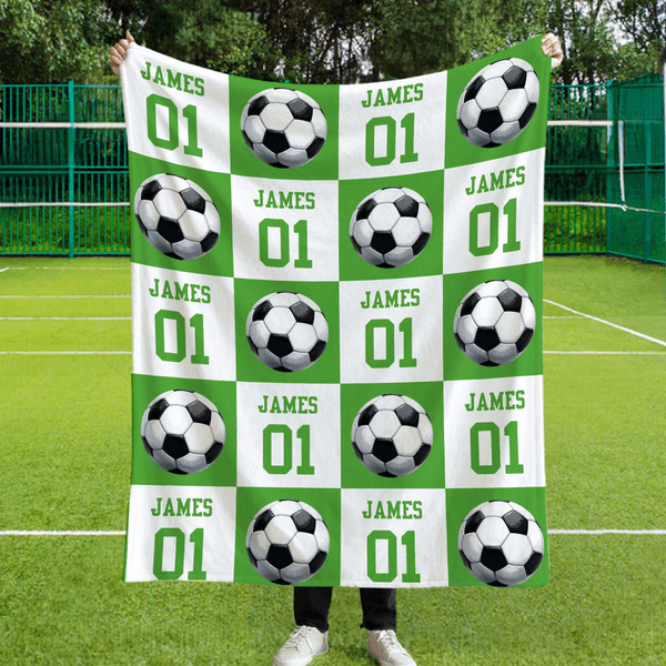 Personalisierte Kuscheldecke im Schachbrett-Design mit Ballmotiv Namen und Nummer Haus Deko Weihnachtsgeschenk für Sportliebhaber