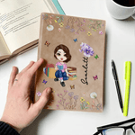 Libro personalizzato Personaggio della lettura dei cartoni animati A5 A6 Taccuino in pelle PU con nome e fiore di nascita Regalo di compleanno per topi di biblioteca