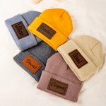 Chapeau bonnet chaud multicolore personnalisé avec nom patch en cuir PU Utilisation quotidienne Anniversaire Cadeau de douche de bébé pour 3 mois à 4 ans Bébé Toddler