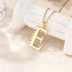 Collier personnalisé avec pendantif en forme d'initiale et nom - Style minimaliste - Cadeau anniversaire remise de diplôme pour femme