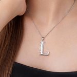 Collier personnalisé avec pendantif en forme d'initiale et nom - Style minimaliste - Cadeau anniversaire remise de diplôme pour femme
