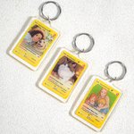 Gepersonaliseerde Ghibli Art Style Photo Poke Acryl Sleutelhanger met Attack Beschrijving en Beschermende Cover Verjaardag Verjaardagscadeau voor familie vrienden