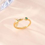 Anello aperto personalizzato con testo inciso su pietra di nascita, regalo di compleanno e di anniversario per gli amanti dei viaggi, mamma pilota e assistente di volo.