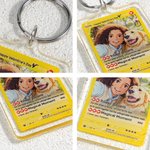Gepersonaliseerde Ghibli Art Style Photo Poke Acryl Sleutelhanger met Attack Beschrijving en Beschermende Cover Verjaardag Verjaardagscadeau voor familie vrienden