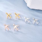 Personalizado grabado pequeño avión Minimalista Stud Pendientes con texto Dainty Joyería Cumpleaños Aniversario Regalo para Mujeres Viajar Amantes Pilotos