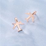 Personalizado grabado pequeño avión Minimalista Stud Pendientes con texto Dainty Joyería Cumpleaños Aniversario Regalo para Mujeres Viajar Amantes Pilotos