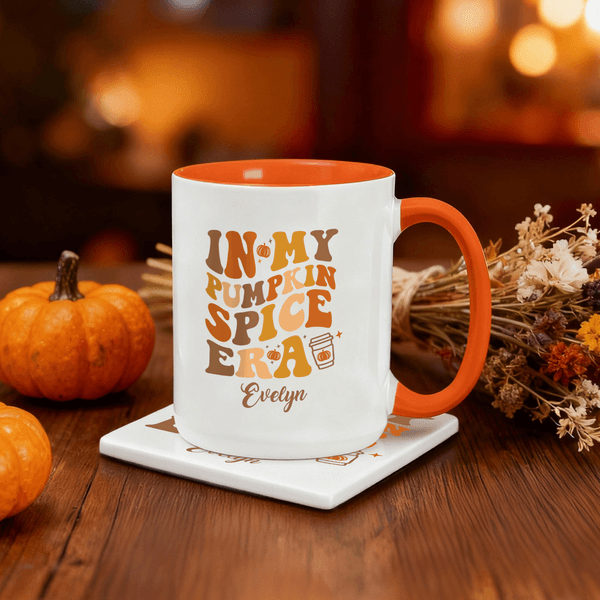 Personlig In My Pumpkin Spice Era Flerfarget keramisk kaffekrus med navn og underlegg Thanksgiving-gave til familie og venner
