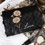 Personalisierte Geburt Blume zierlich PU Leder Kosmetiktasche mit Namen Reise Essentials täglichen Gebrauch Geburtstag Geschenk für Frauen