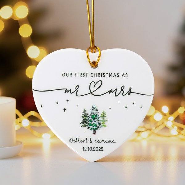 Personalised Heart-Shaped Mr Mrs Ceramic Christmas Ornament with Name and Date Home Decor First Christmas Keepsake Gift for Couples