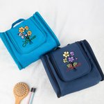 Henkilökohtainen Syntymä Kukka kukkakimppu nimi Multi-Compartment Toiletry Bag peili ja ripustettu koukku kannettava Travel Essential syntymäpäivälahja naisille