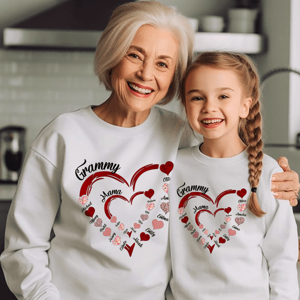 Personalized Heart Design Family T-shirt Sweatshirt with Kid‘s Names Christmas Mother's Day Birthday Gift for Mom Grandma Kid