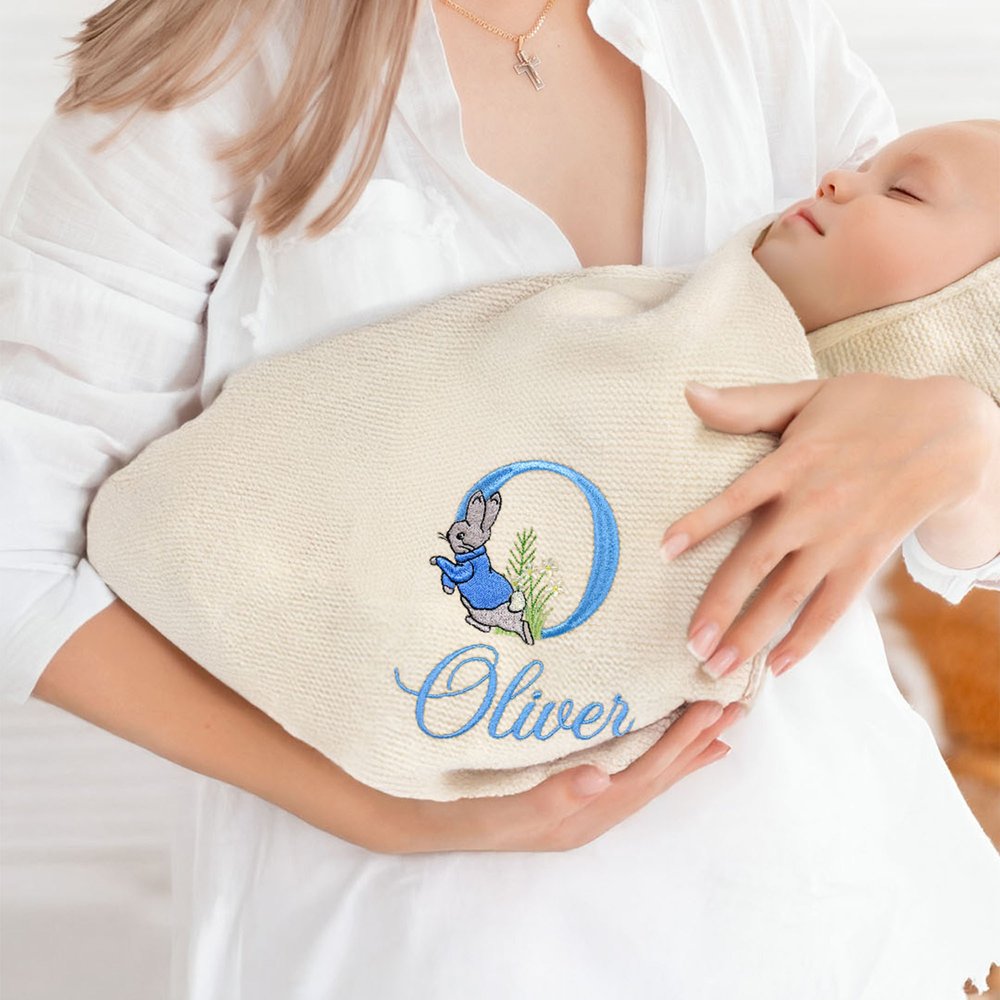 Bordado personalizado Peter Rabbit Manta de algodón suave para bebé con inicial y nombre Feliz Pascua Cumpleaños Regalo para recién nacidos Niños 1