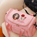 Gepersonaliseerde 3D Cartoon Character Geboortebloem Multi-Compartiment Travel Bag met Naam en Schouderriem Travel Essentieel Verjaardagscadeau voor vrouwen
