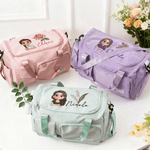 Gepersonaliseerde 3D Cartoon Character Geboortebloem Multi-Compartiment Travel Bag met Naam en Schouderriem Travel Essentieel Verjaardagscadeau voor vrouwen