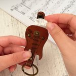 Personalised PU Leather Guitar Pick Holder Keychain with Engraved Text and Pick Birthday Christmas Gift for Guitar Music Lovers