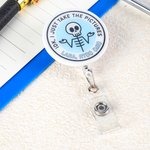 Acrílico personalizado retráctil Esqueleto Insignia Carrete con texto Cumpleaños Regalo de Navidad para enfermeras Médicos