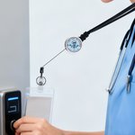 Acrílico personalizado retráctil Esqueleto Insignia Carrete con texto Cumpleaños Regalo de Navidad para enfermeras Médicos