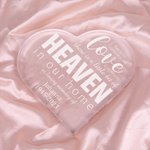 Cielo personalizado en nuestra casa en forma de corazón transparente grabado acrílico placa de recuerdo Memorial Day regalo para miembro de la familia