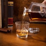 Henkilökohtainen Retro Seppele kaiverrettu Initial Whiskey Decanter lasit nimi syntymäpäivä joululahja miehille viskin ystäville