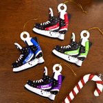 Ornement personnalisé en bois avec lumières colorées pour patins de hockey sur glace et nom Cadeau de Noël pour les amateurs de hockey sur glace