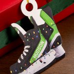 Personalisierter Hölzerner Baumschmuck im Schlittschuhe-Design mit Namen Weihnachtsdeko Weihnachten Geschenk für Eishockey-Liebhaber