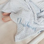 Personalisierte Daisy Floral Babydecke mit Stickerei Name und gepunkteten Backing Geburtstag Baby Shower Geschenk für Neugeborene Jungen Mädchen