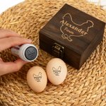 Tampon à œuf personnalisé avec nom, encre de qualité alimentaire et boîte Cadeau d'anniversaire pour la famille, l'agriculteur et l'éleveur.