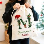 Bolsa de regalo personalizada de lona con cordón campana muérdago gorro de Papá Noel inicial nombre y texto regalo de Navidad para familia y niños