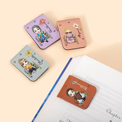Marque-Page Magnétique en Cuir PU Personnalisé avec Fleur de Naissance Personnage de Dessin Animé et Nom Cadeau pour Amateur de Livres