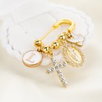 Personalisierte Kreuz Perle Sicherheit Brosche Pin mit Initial und Anhänger Sakrament Taufe Geschenk für Kinder Frauen