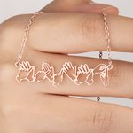 Spersonalizowany naszyjnik w brytyjskim języku migowym z zawieszką z imieniem i nazwiskiem dla niesłyszącego nauczyciela tłumacza BSL
