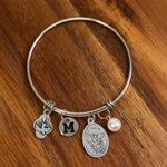 Henkilökohtainen Birthstone katolinen Saint säädettävä rannerengas rannerengas Initial Confirmation syntymäpäivä joululahja tytöille teini-ikäiset naiset