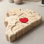 Spersonalizowane drewniane puzzle rodzinne Koala z czerwonym sercem i 2-5 wygrawerowanymi imionami Dekoracja biurka Prezent urodzinowy dla rodziny