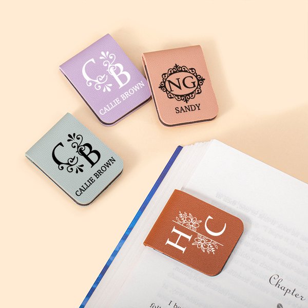 Marque-page magnétique en cuir Monogramme Floral Personnalisé Initiale Nom Fournitures de Papeterie Cadeau d'Anniversaire pour les Amoureux du Livre