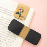 Gepersonaliseerde Retro Geboorte Bloem Magnetische PU lederen bladwijzer Clip met naam Boekenclub Verjaardagscadeau voor het lezen van liefhebbers boekenwurmen