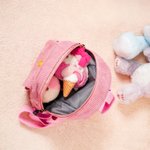 Personoitu monivärinen corduroy reppu nimellä etutaskulla magneettisulkimella lasten syntymäpäivä ja kouluun paluulahjaksi