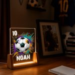 Henkilökohtainen Splatter Style Ball Design Akryyli LED-yövalo, jossa on puinen pohja ja nimi numero Desk Decor Syntymäpäivälahja urheilun ystäville
