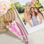 Henkilökohtainen Monivärinen Sorority Name Pennant Avaimenperä Bow Charm Founders' Day Bid Day Gift for Sorors | Callie × Affinity Licensing