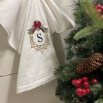 Cadre de Noël brodé avec nœud personnalisé Serviette de toilette douce 100% coton avec initiale Pendaison de crémaillère Cadeau de mariage pour elle