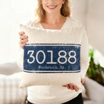 Taie d'oreiller personnalisée avec code postal imprimé rétro Décoration de la maison Pendaison de crémaillère Cadeau d'anniversaire pour les amis et la famille