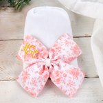 Spersonalizowana czapka szpitalna Toile De Jouy Bow White z wyhaftowanym monogramem Prezent urodzinowy dla noworodków
