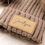 Chapeau bonnet personnalisé à deux pompons avec nom en cuir Cadeau de Noël pour bébé